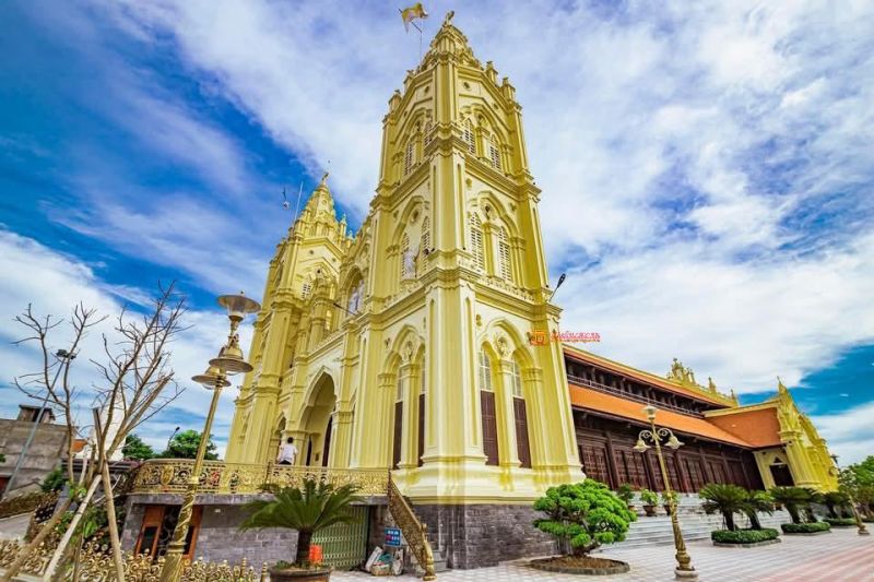 Nhà Thờ Giáo Xứ Tân Bồi – Ngôi Nhà Thờ Triệu Đô Nổi Bật Trong Làng Nghề Đồ Gỗ Hải Minh